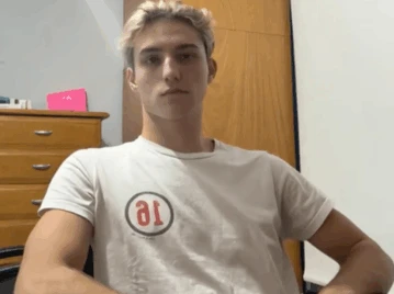 "La vida te puede golpear, pero uno elige si se queda en el piso o se levanta": el joven que inspira en Tik Tok con su batalla contra una rara enfermedad neurodegenerativa