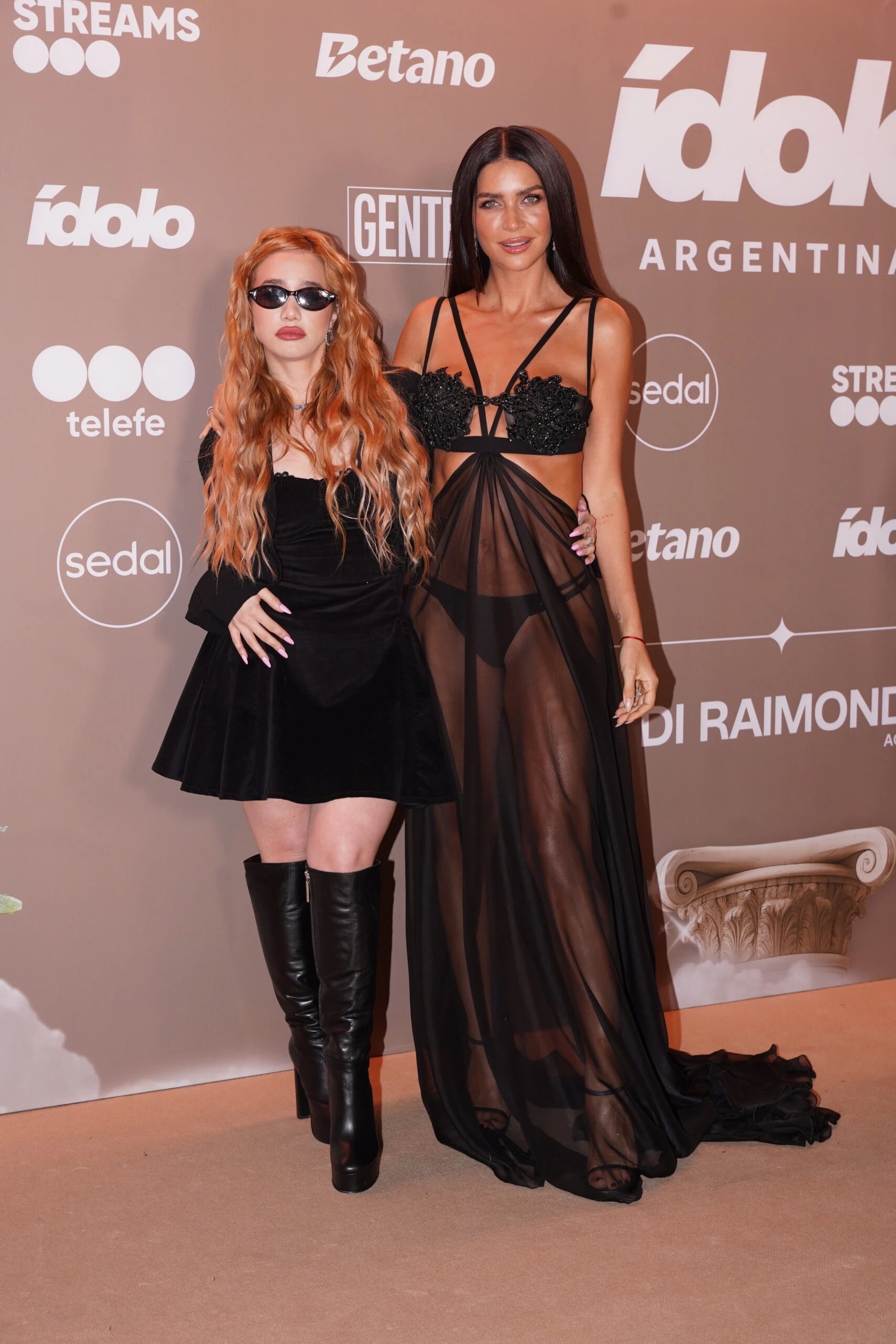 Ángela Torres y Zaira Nara. Foto RS Fotos