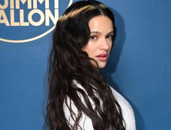 Rosalía sorprende al mostrar su vestido de novia para su "boda fallida"