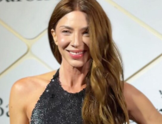 El look total black con brillos de Romina Gaetani