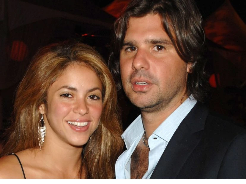 Shakira cada vez más cerca de Antonio de La Rúa