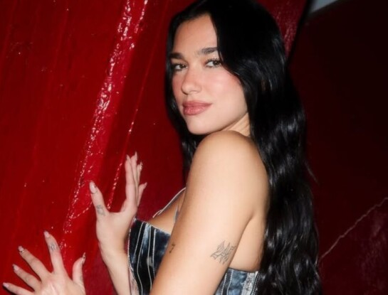 Dua Lipa sorprendió con su presencia en la Bombonera: a quién alentó