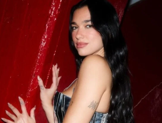 Dua Lipa sorprendió con su presencia en la Bombonera