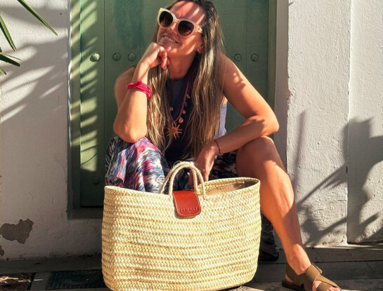 Alerta tendencia: canastas y bolsos de fibra, la textura estrella del verano 2026