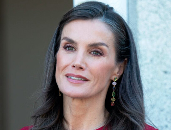 Letizia tiene el look ideal para Navidad: un vestido poderoso y de alto impacto