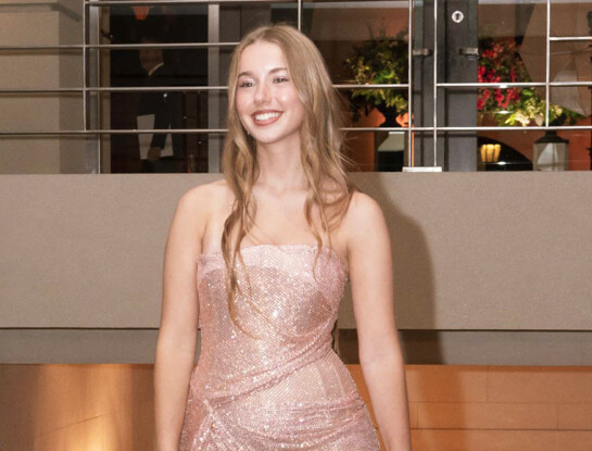 Taína Gravier nos enseña cómo lograr un look de gala juvenil y sofisticado