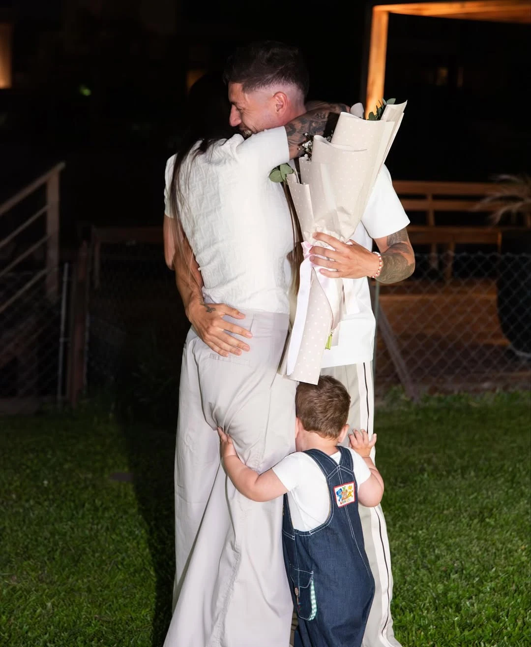Gonzalo Montiel y su pareja se mostraron muy emocionados. Fotos: IG.