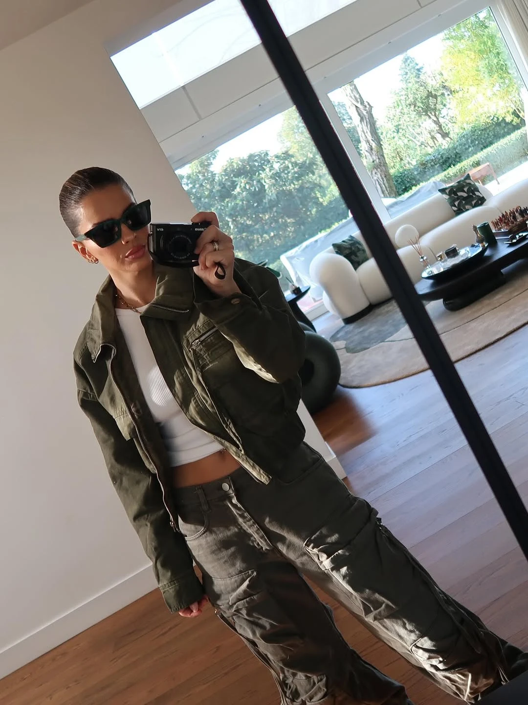 La China Suárez apostó por la tendencia militar urbana. Fotos: IG. 