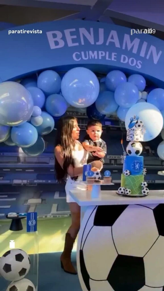 La decoración tuvo temática futbolera. Fotos: IG.