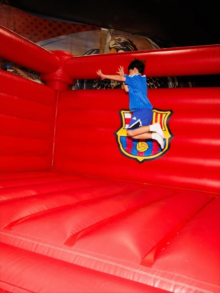 Thiago Messi celebró sus 13 años en una fiesta con guiños al Barcelona