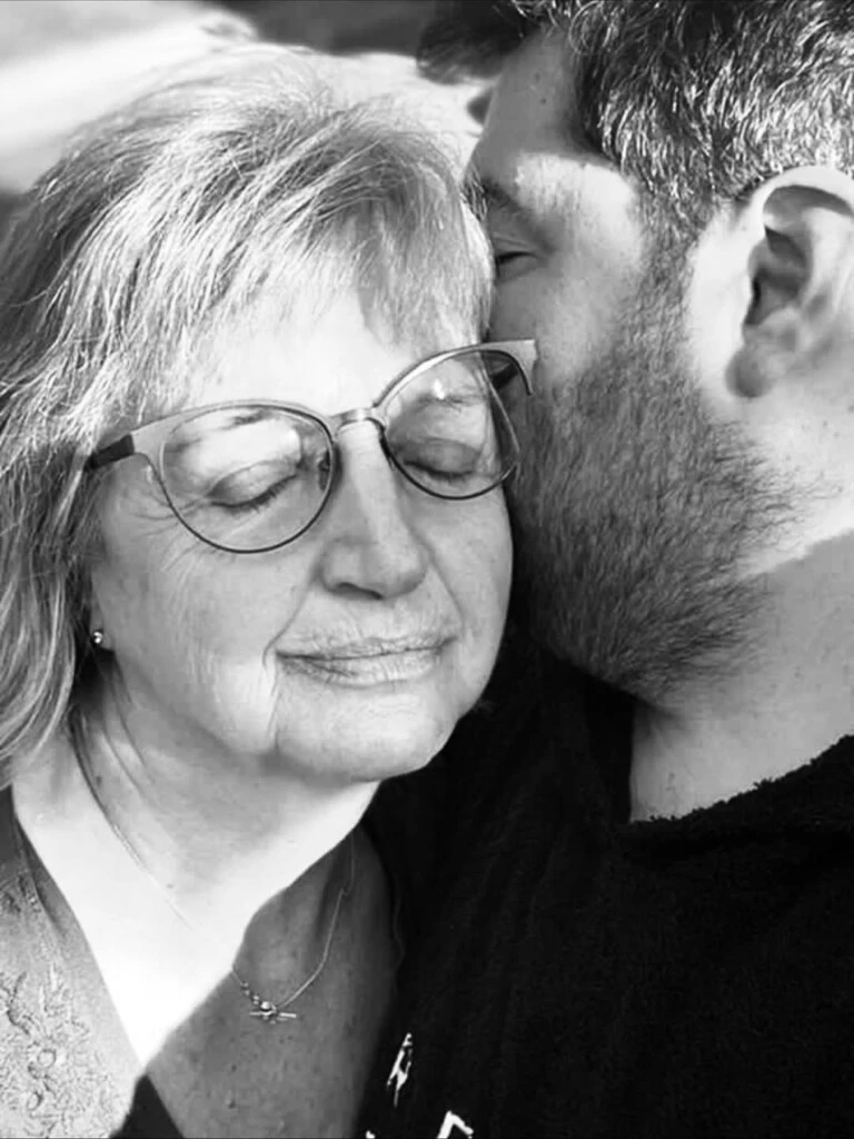 Las fotos que subió Darío Barassi a dos años de la muerte de su mamá. Foto: ig