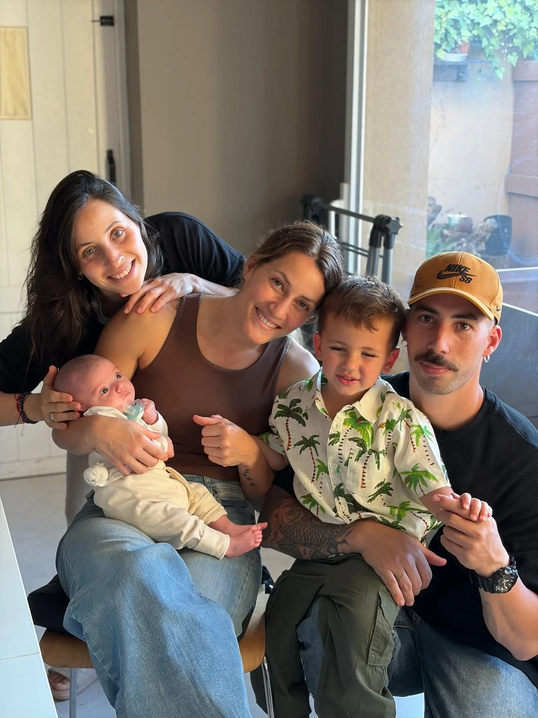 La panelista se reencontró con su hermana Lara. 