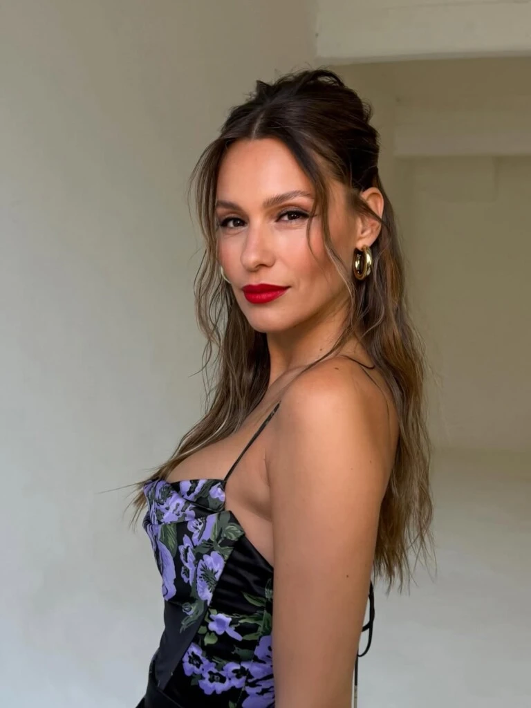 Pampita lanzó el semirrecogido effortless: así es el peinado de fiesta ideal para pelo largo