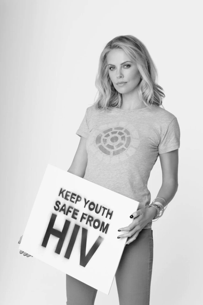 Charlize Theron y su dura infancia: su mamá terminó con la vida de su padre para salvarla