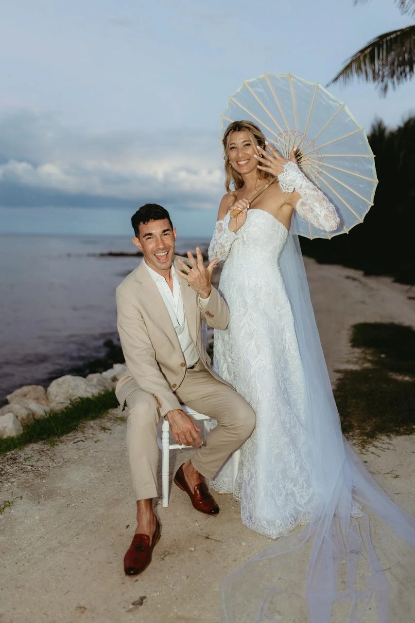 Los novios se animaron a una ceremonia con un chamán maya. 