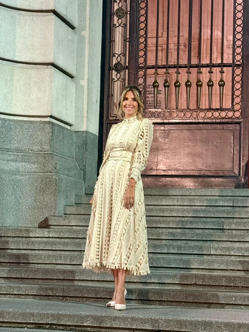 María Belén Ludueña deslumbró con un look súper romántico