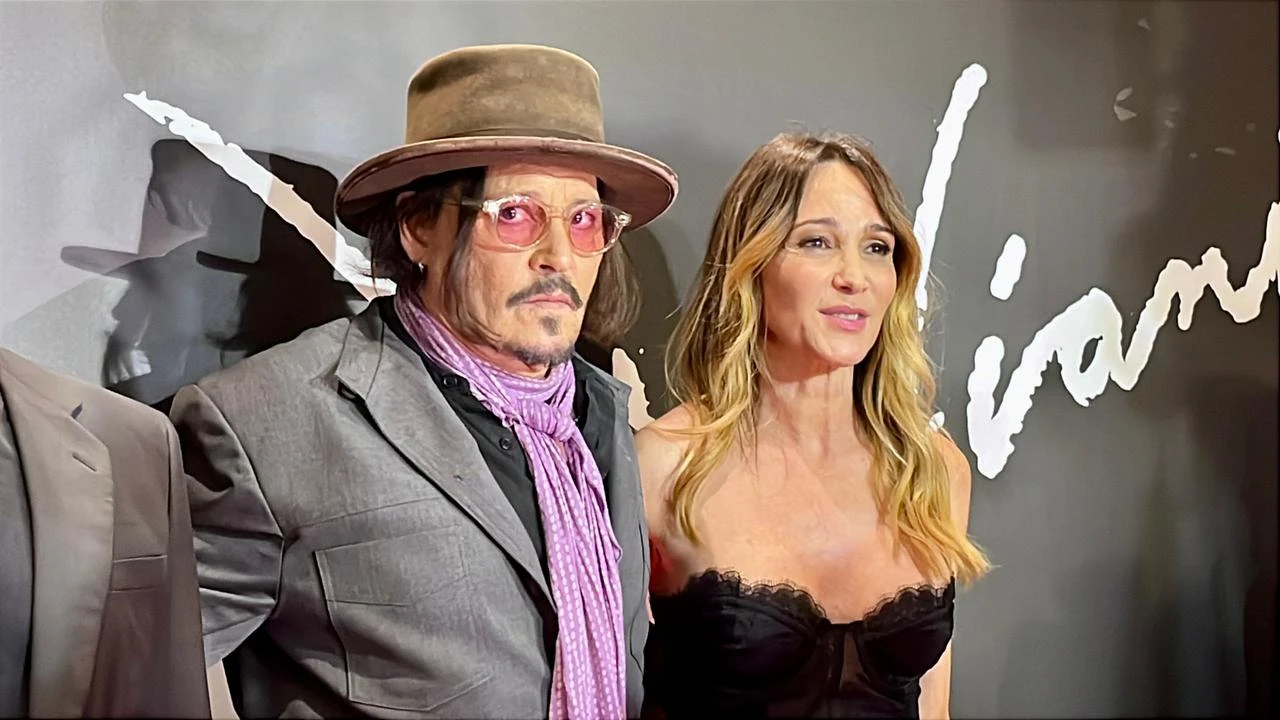 Johnny Depp junto a Verónica Lozano.