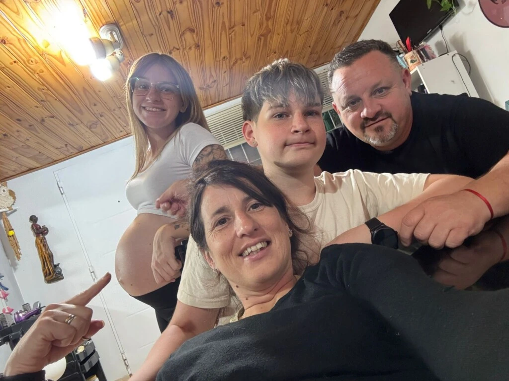 La feliz familia de Melina y Javier, flamantes abuelos de Pili