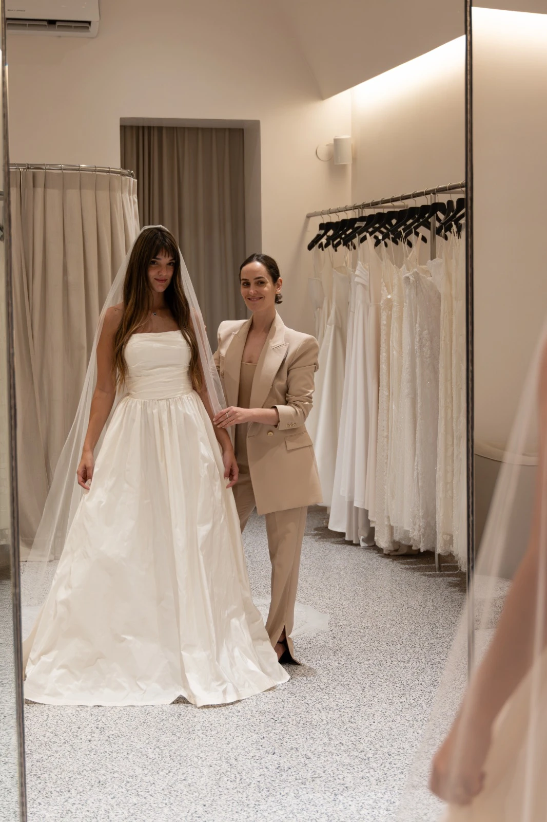 El look de novia minimalista de Malena Ratner en su boda con El Purre