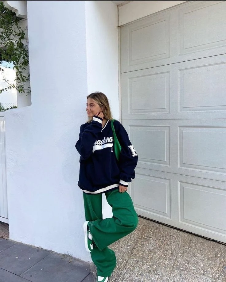 Sporty y chic con este verde.