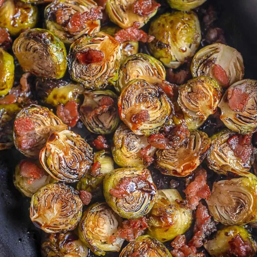 Cómo hacer coles de Bruselas crujientes al horno: una receta con panceta y miel

