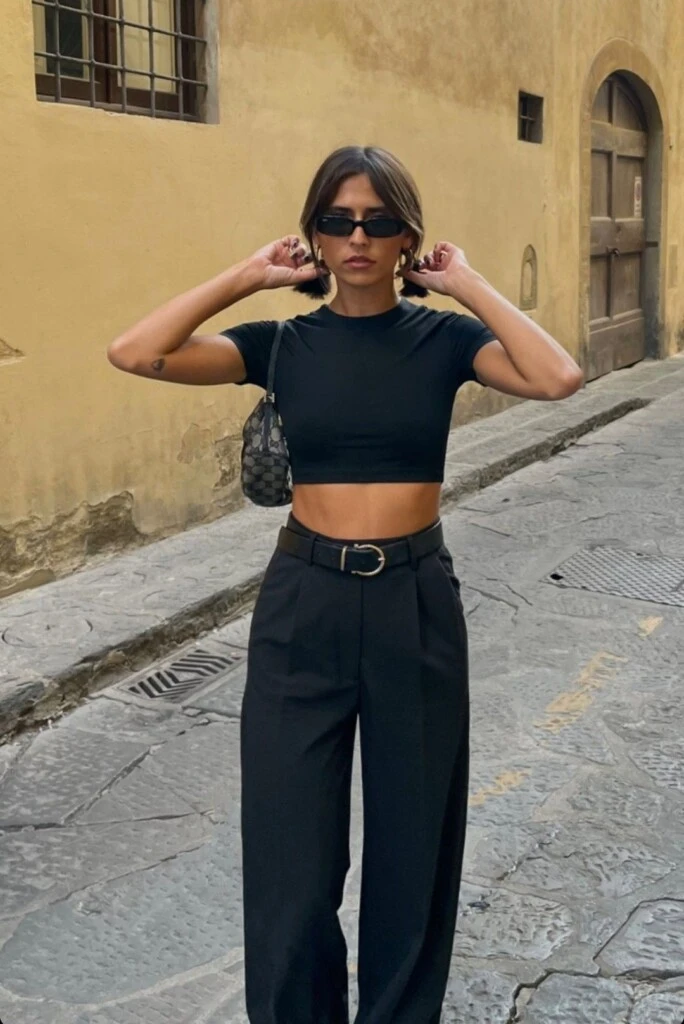 Pantalón sastrero + top simple es un clásico que siempre viene bien.