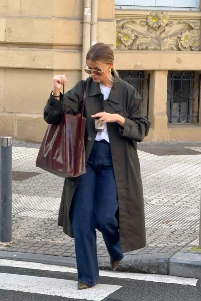 Jean+camisa blanca es un look perfecto para lucir esta tendencia.