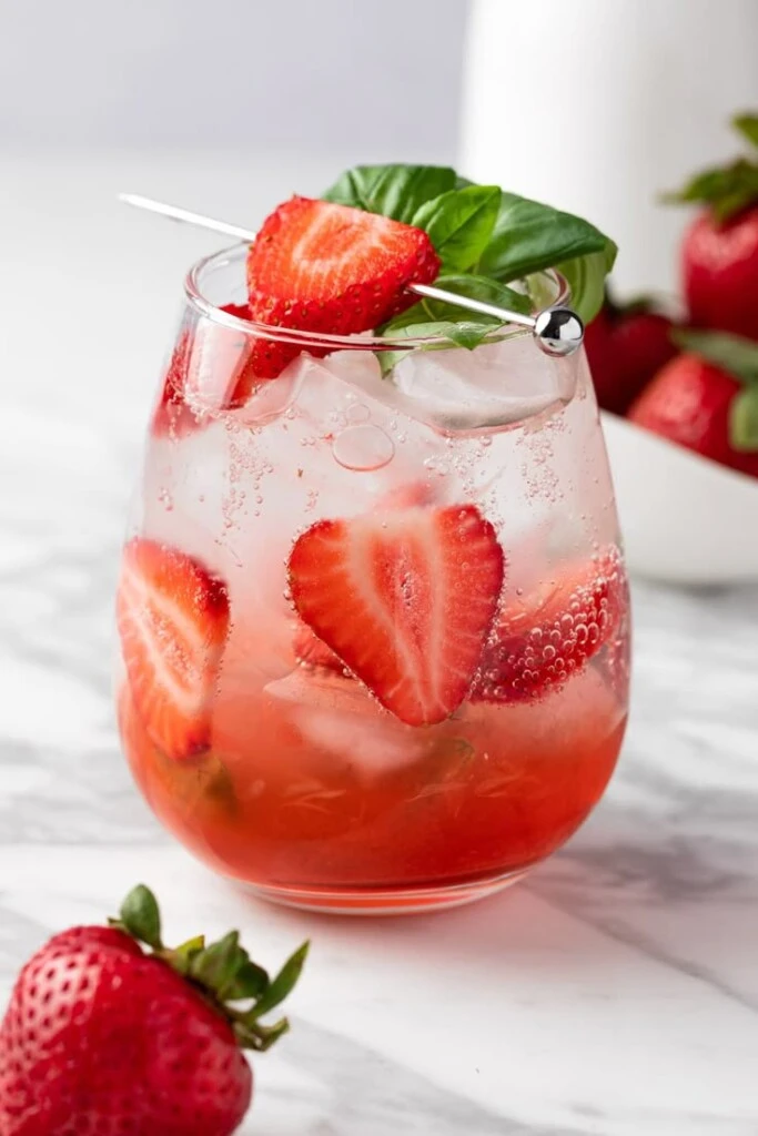 Mocktail de frutilla: la receta fresca y sin alcohol ideal para Navidad


