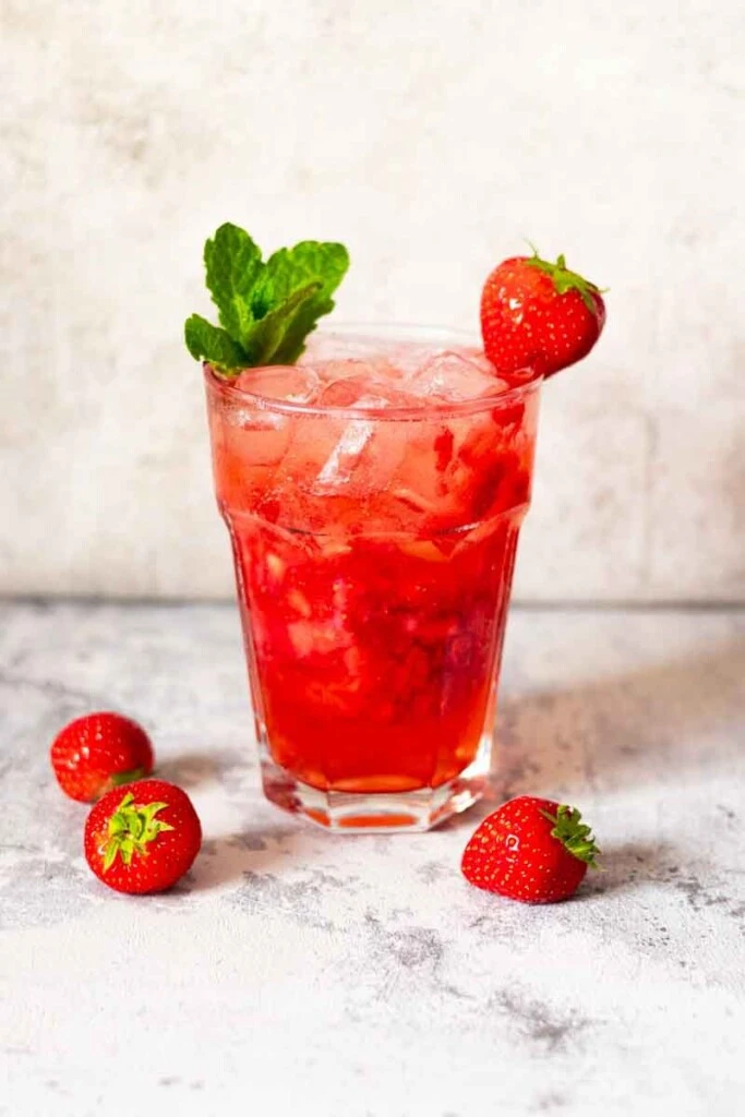 Mocktail de frutilla: la receta fresca y sin alcohol ideal para Navidad

