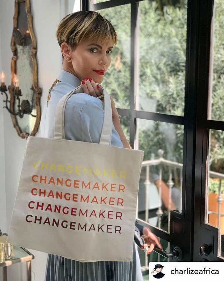 Charlize Theron y su dura infancia: su mamá terminó con la vida de su padre para salvarla