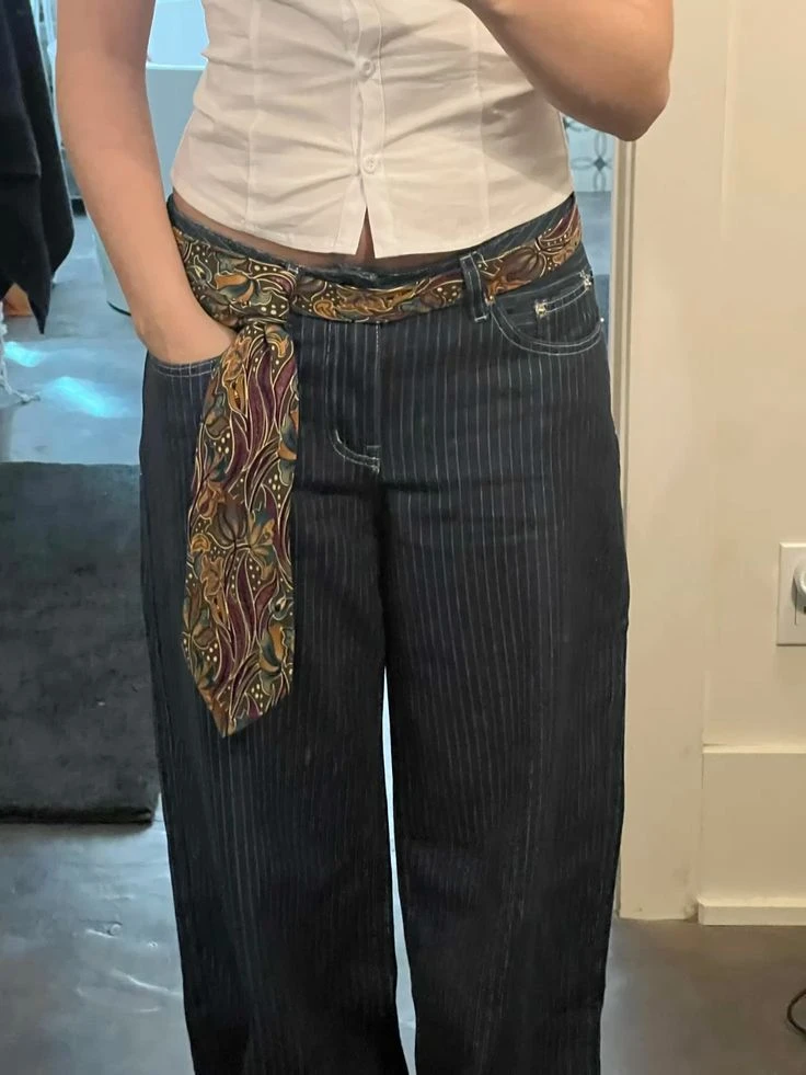 Pampita llevó el pañuelo finito: el accesorio dosmilero que tenés que sumar a tus looks de primavera verano