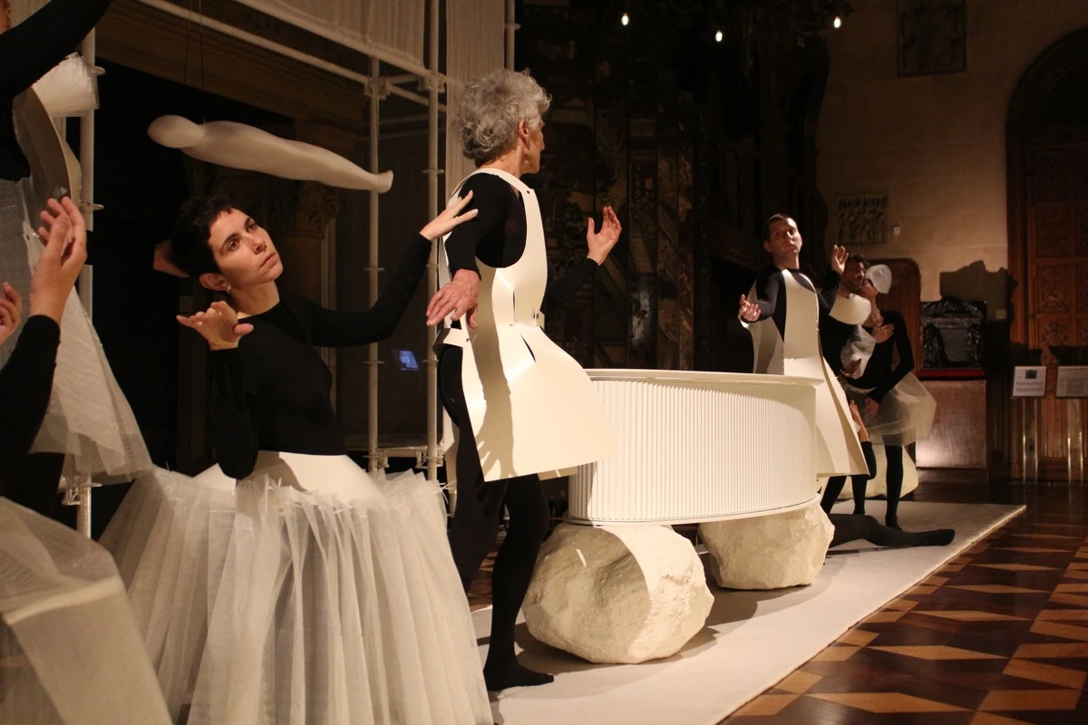 “El fin es el principio” de Laura Orcoyen en el Museo Nacional de Arte Decorativo incluye activaciones performáticas