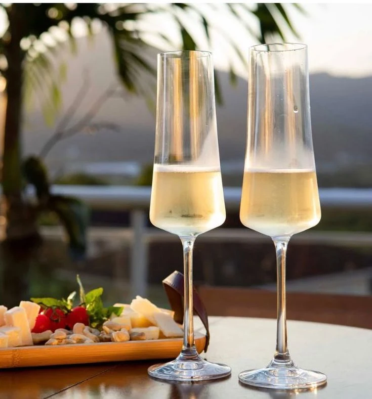 3 platos frescos para maridar con espumante sin alcohol en las fiestas