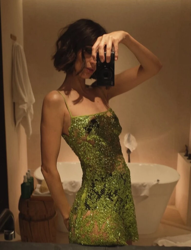 Un look en verde atrae bienestar.