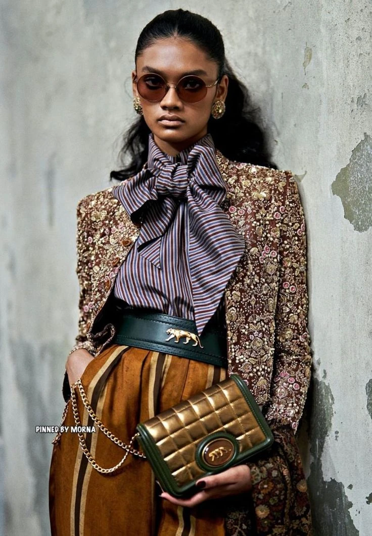 Cuellos altos con pañuelos