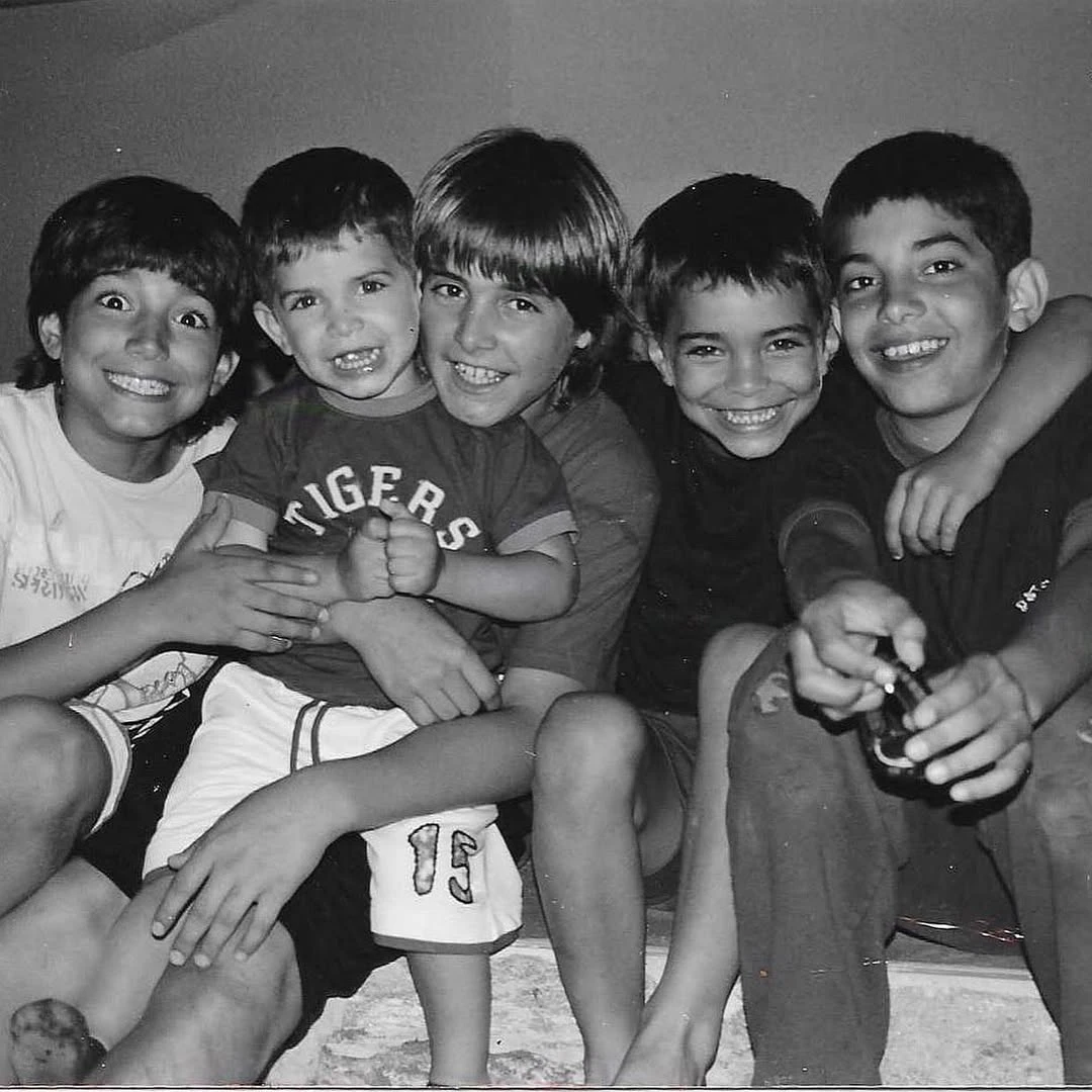 Los cinco hijos de Esnáider de niños.