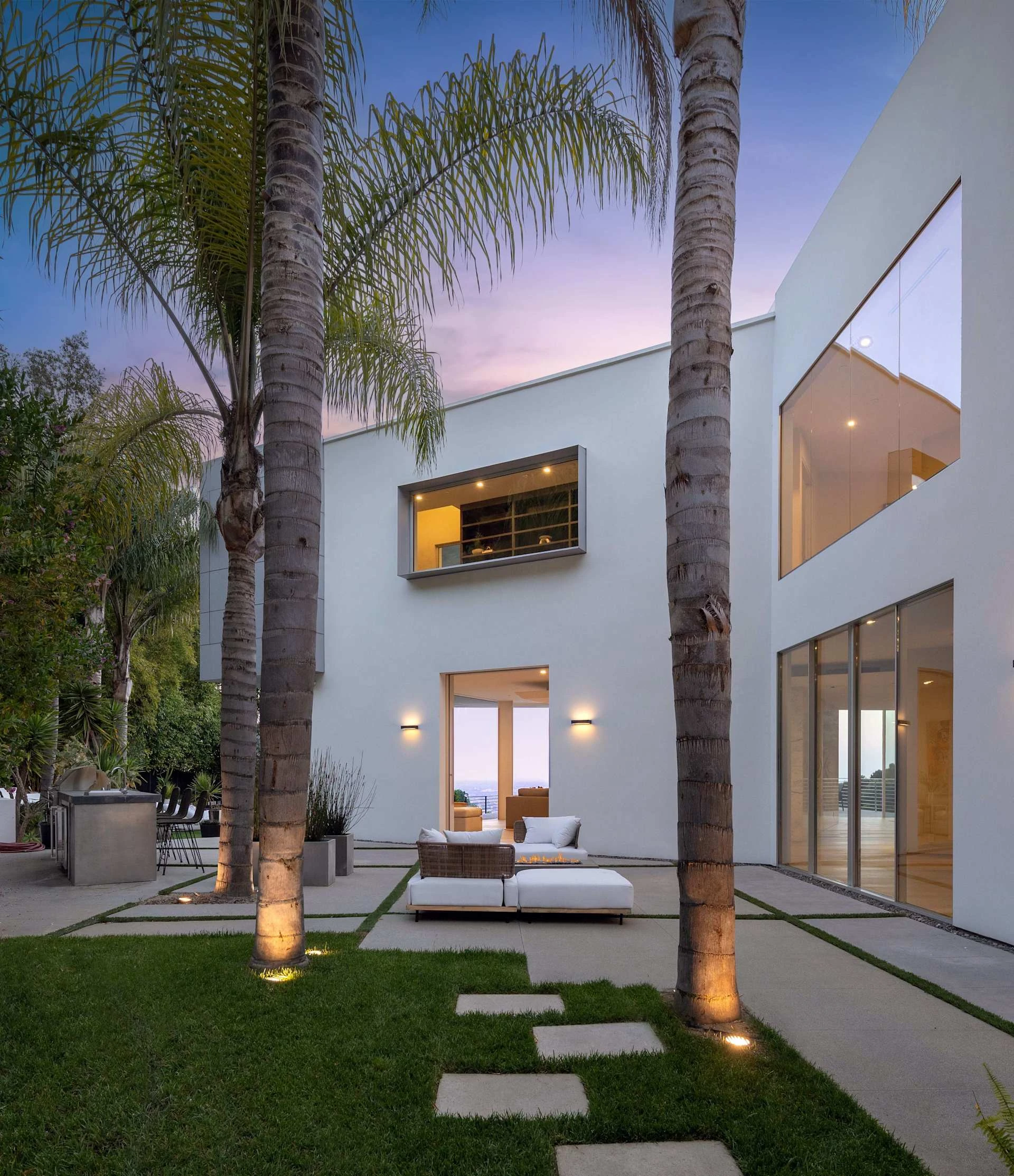 A 16 años de la muerte de Brittany Murphy y a 15 de la de su viudo: qué fue de la mansión "embrujada" en la que vivían