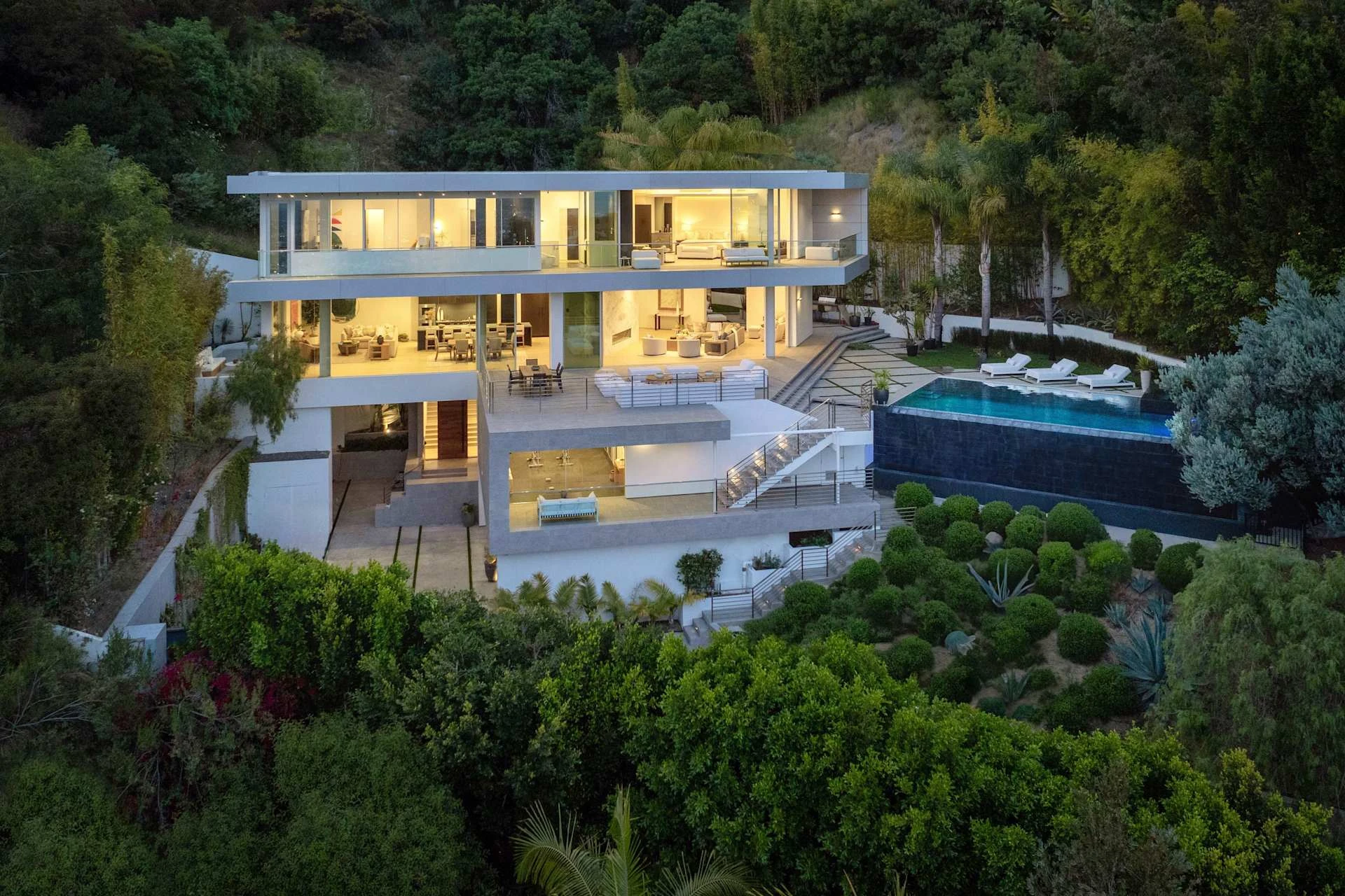 A 16 años de la muerte de Brittany Murphy y a 15 de la de su viudo: qué fue de la mansión "embrujada" en la que vivían