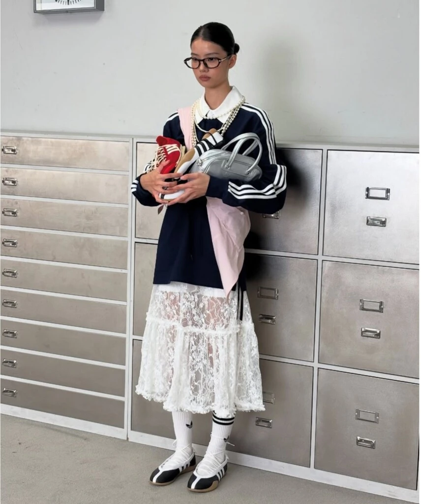 Lucir estas ballerinas con faldas midis te da un aire romántico.