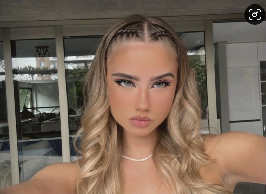 La vincha de trenzas es un peinado romántico y diferente.