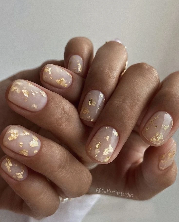 7 manicuras en dorado, elegantes y minimalistas, ideales para las Fiestas