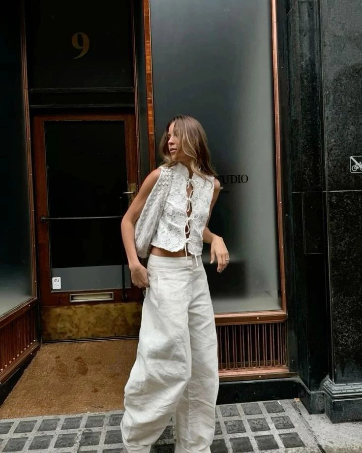 El conjunto de lino es fresco, liviano y cómodo.