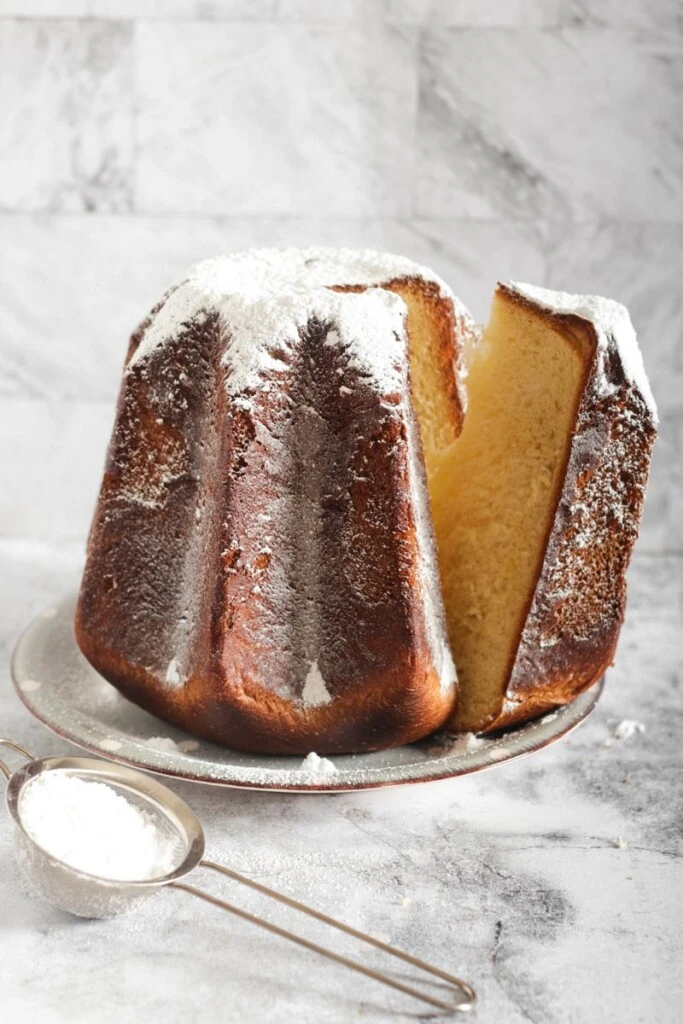 El pandoro es un dulce navideño que se hace con tiempo.