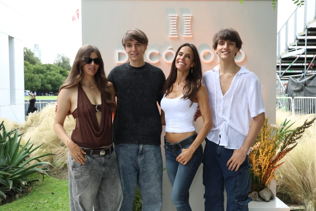 Salida en familia_ María Susini con sus hijos en Decó Polo