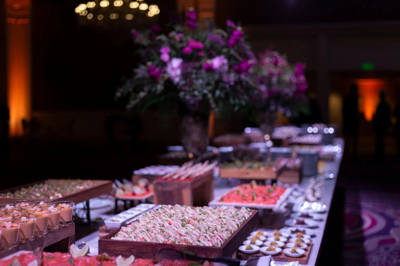  Vivir las fiestas con propuestas gastronómicas especiales y shows en vivo.