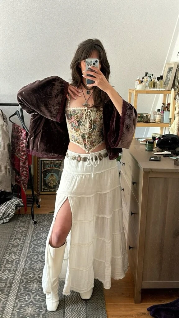 Las faldas largas aportan color y movimiento.