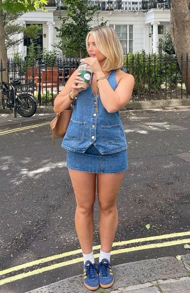 Un total denim siempre queda cool.