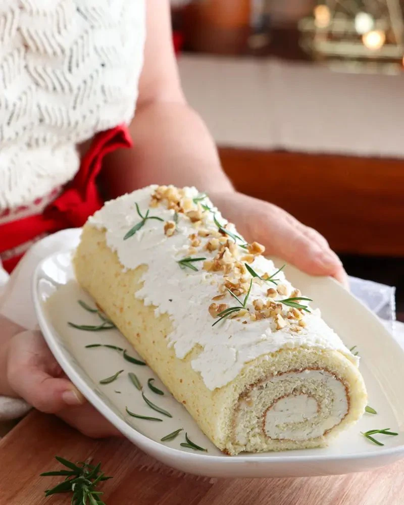 Pionono de roquefort y peras: receta perfecta para tu mesa navideña

