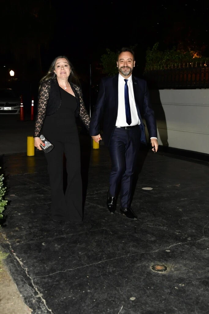 El conductor de Intrusos Adrián Pallares asistió junto a su esposa, Cecilia