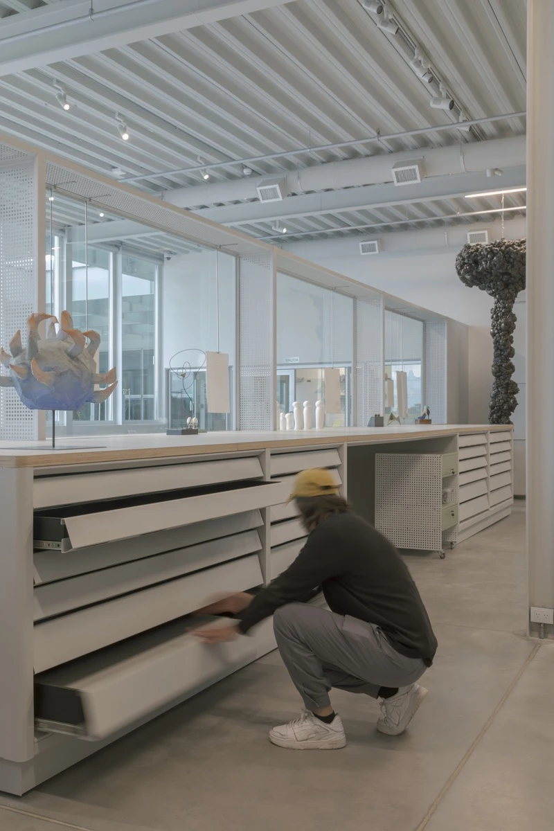 La propuesta de AltoEstudio se enmarca en un movimiento mundial llamado “visible storage” y que responde a la demanda de mayor transparencia por parte de los públicos culturales.